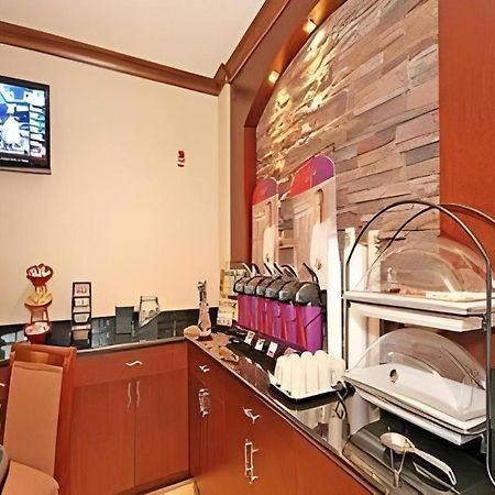 Staybridge Suites Newport News Esterno foto