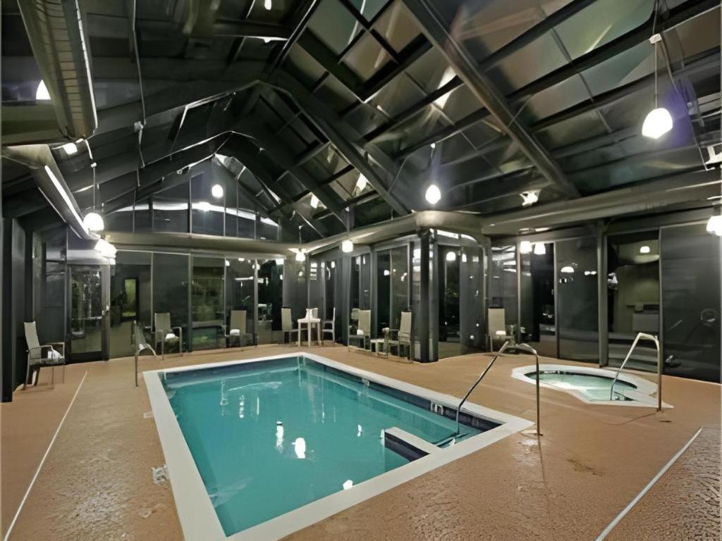 Staybridge Suites Newport News Esterno foto