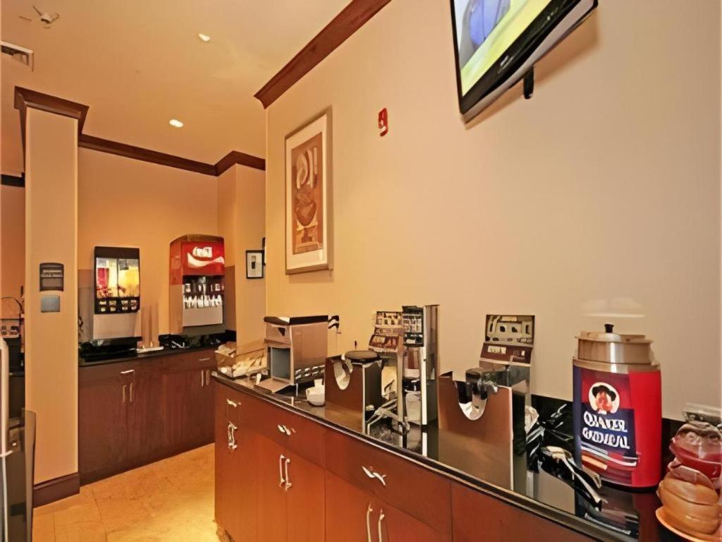 Staybridge Suites Newport News Esterno foto
