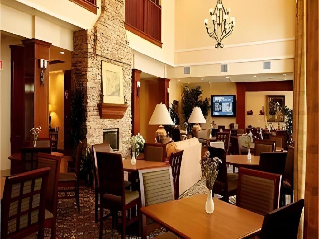 Staybridge Suites Newport News Esterno foto